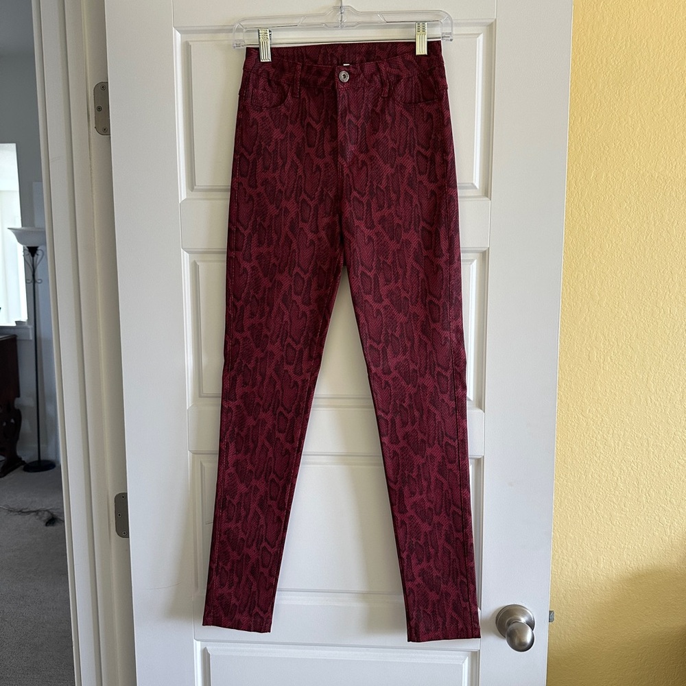 Stylish Red Snake Print Women's Skinny Pants